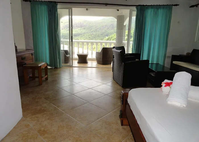 Hotel Lazare Picault